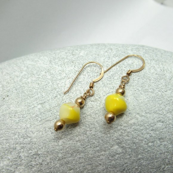Uranium glass bead earrings - Picture 5 of 16